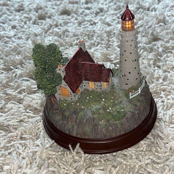 Vintage Thomas Kinkade "The Light of Peace" Lighthouse Figurine (Lights Up) - Picture 3 of 13